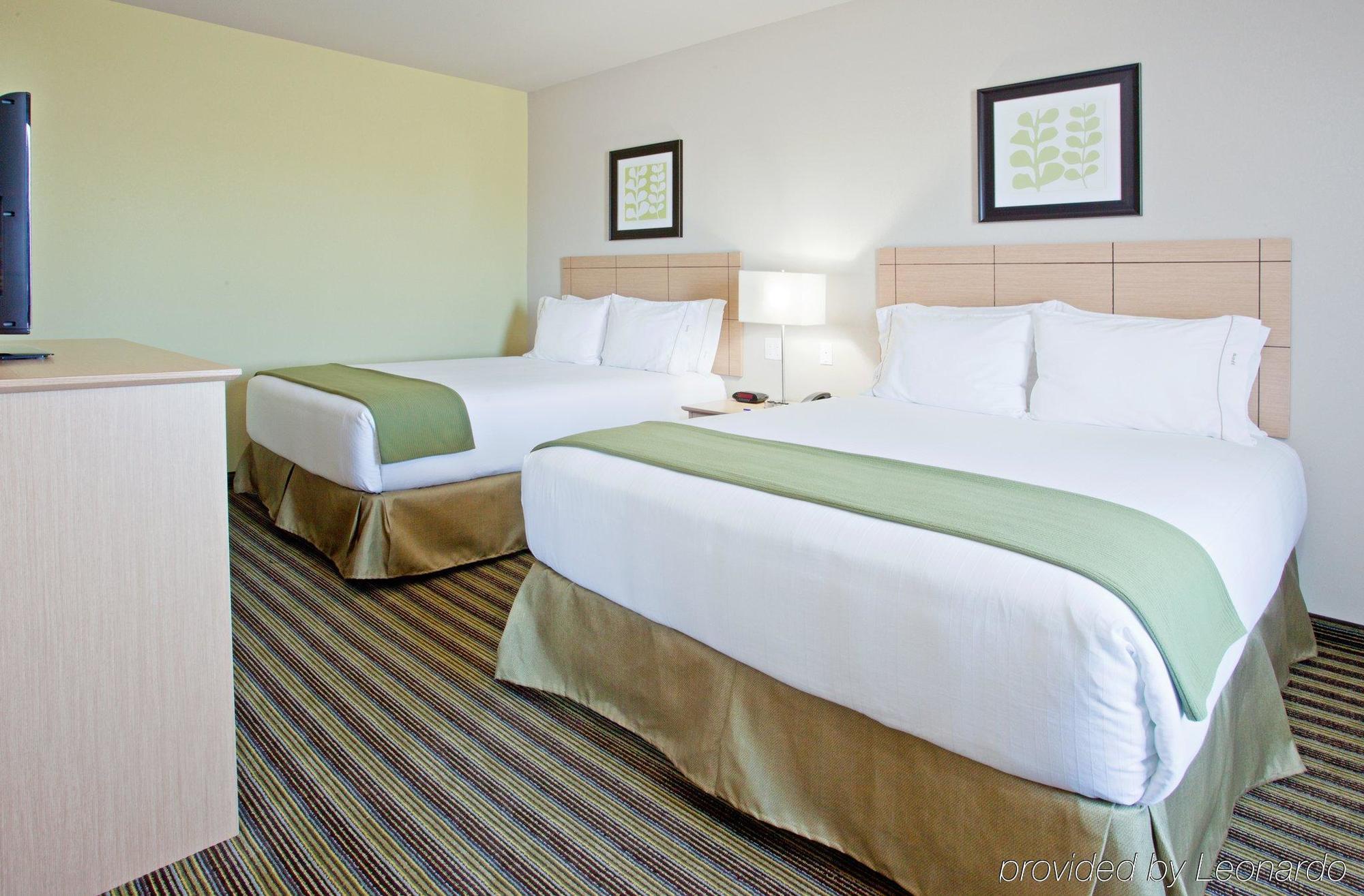 Holiday Inn Express Hotel & Suites Alvarado, An Ihg Hotel Room photo