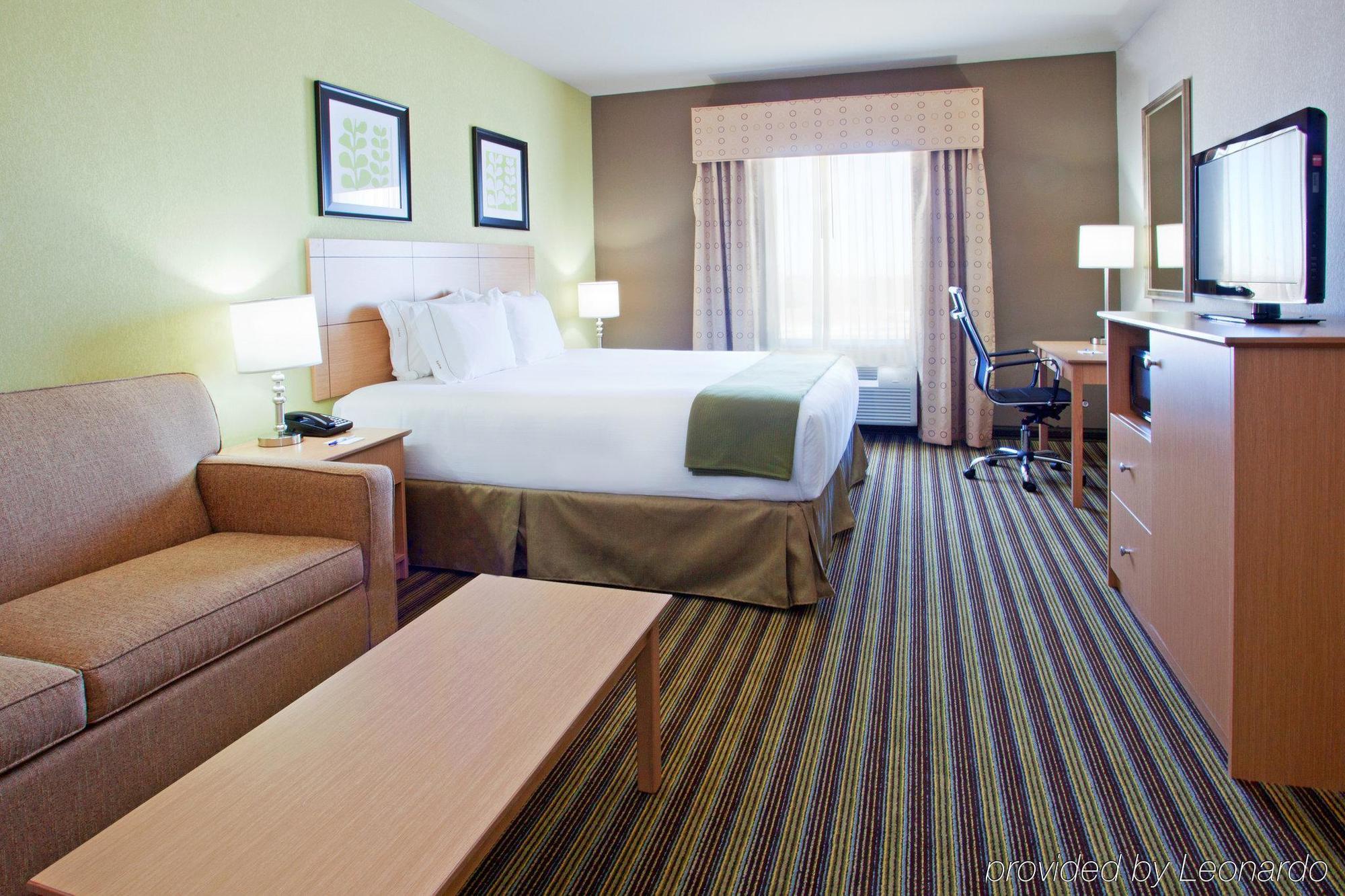 Holiday Inn Express Hotel & Suites Alvarado, An Ihg Hotel Room photo