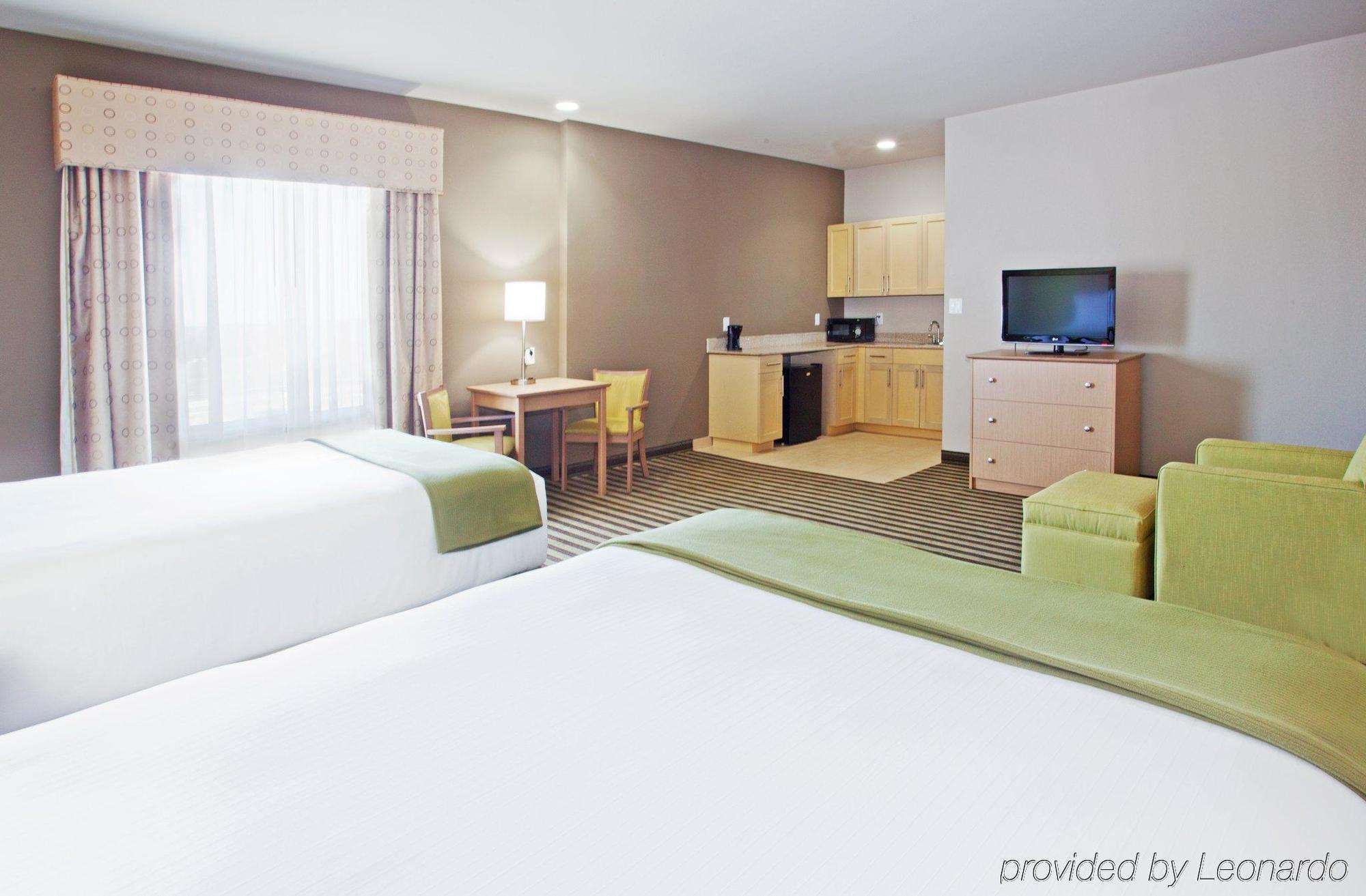 Holiday Inn Express Hotel & Suites Alvarado, An Ihg Hotel Room photo